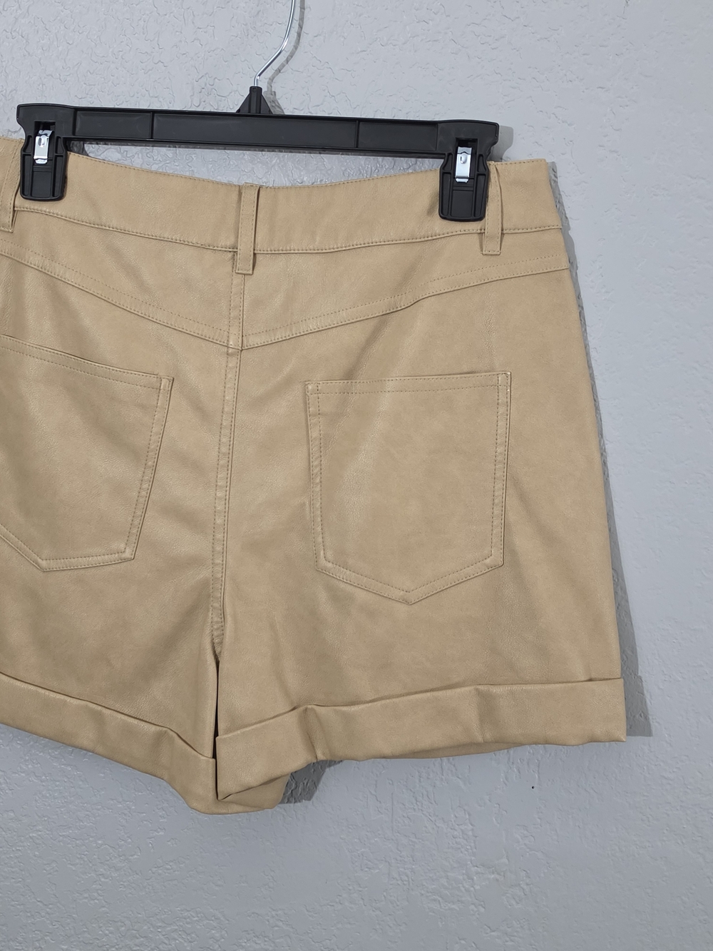 Anthropologie Avec Les Filles Cuffed Faux Leather Shorts Tan High Rise Womens 28 - Picture 5 of 9
